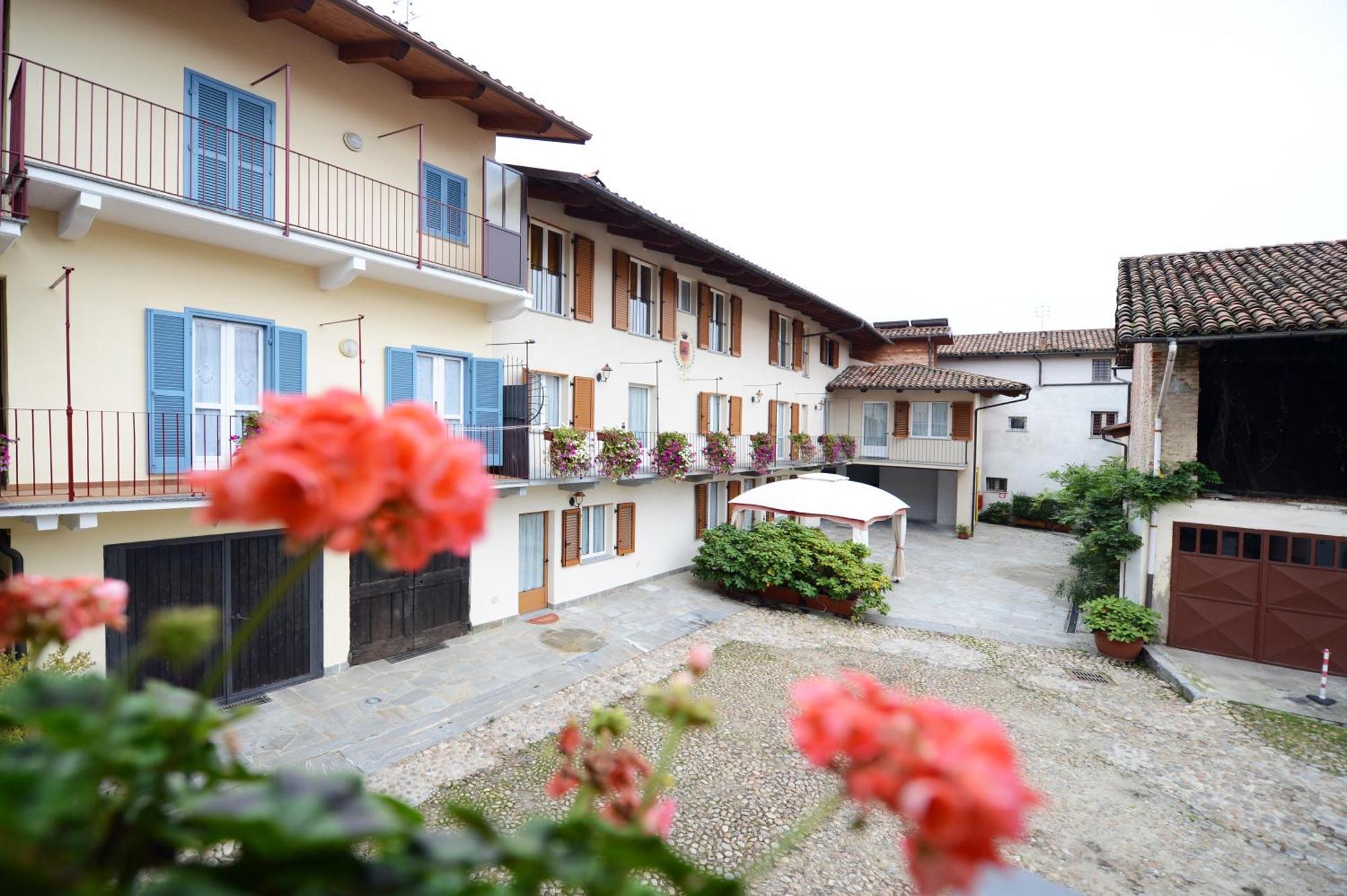 Albergo Venaria Reale Da Matteo Narzole Exterior photo